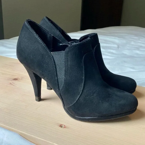 Fergie Heeled Ankle Booties - Picture 2 of 7